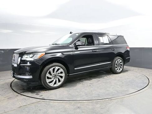 Used 2024 Lincoln Navigator Reserve AWD/4WD image 8