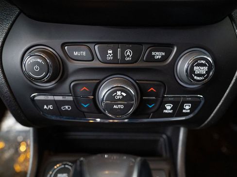 Used 2022 Jeep Cherokee Latitude Lux image 19