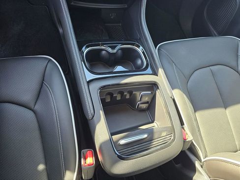 New 2027 Chrysler Pacifica Limited AWD/4WD image 24