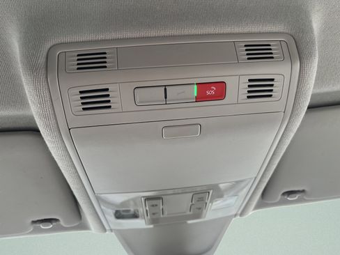 Used 2022 Volkswagen Tiguan SE image 20