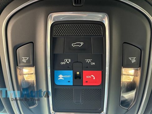 Used 2025 Jeep Grand Cherokee Limited AWD/4WD image 37