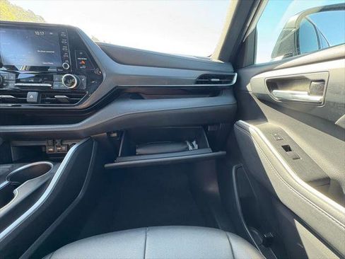 Certified 2021 Toyota Highlander XSE FWD image 25