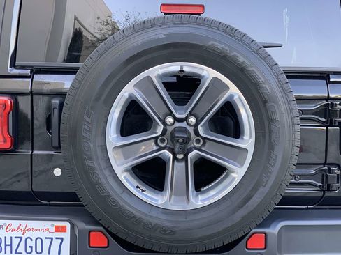 Used 2019 Jeep Wrangler Unlimited Sahara image 37