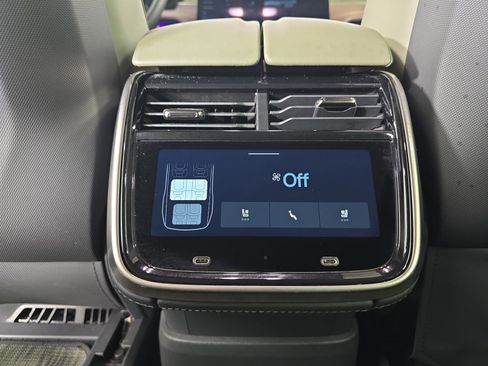 Used 2023 Rivian R1S Adventure image 30