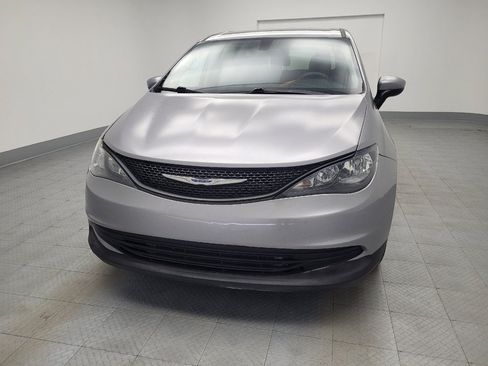Used 2020 Chrysler Voyager L FWD image 15