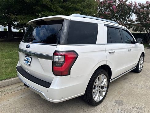 Used 2018 Ford Expedition Platinum RWD image 3