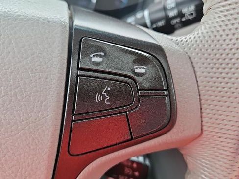 Used 2012 Toyota Sienna XLE image 35