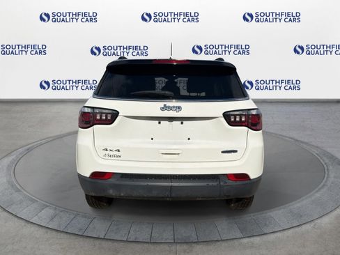 Used 2018 Jeep Compass Latitude AWD/4WD image 5