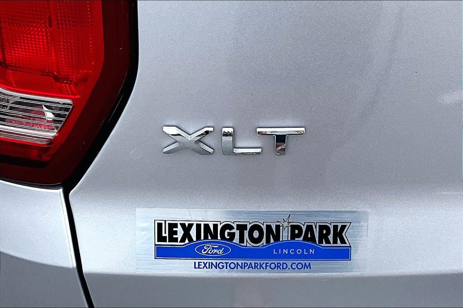 Used 2016 Ford Explorer XLT w/ Equipment Group 202A AWD/4WD image 24