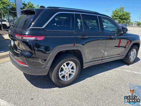 Used 2023 Jeep Grand Cherokee Laredo AWD/4WD image 25