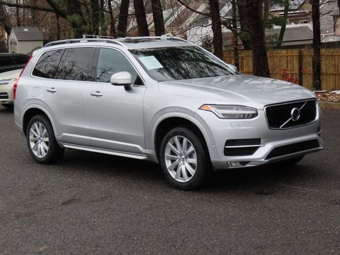 Used 2018 Volvo XC90 T6 Momentum w/ Convenience Package image 7