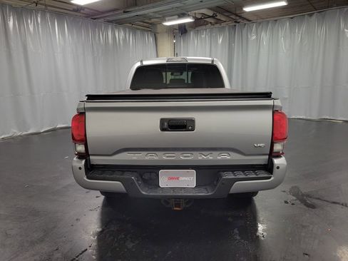 Used 2018 Toyota Tacoma TRD Sport image 7