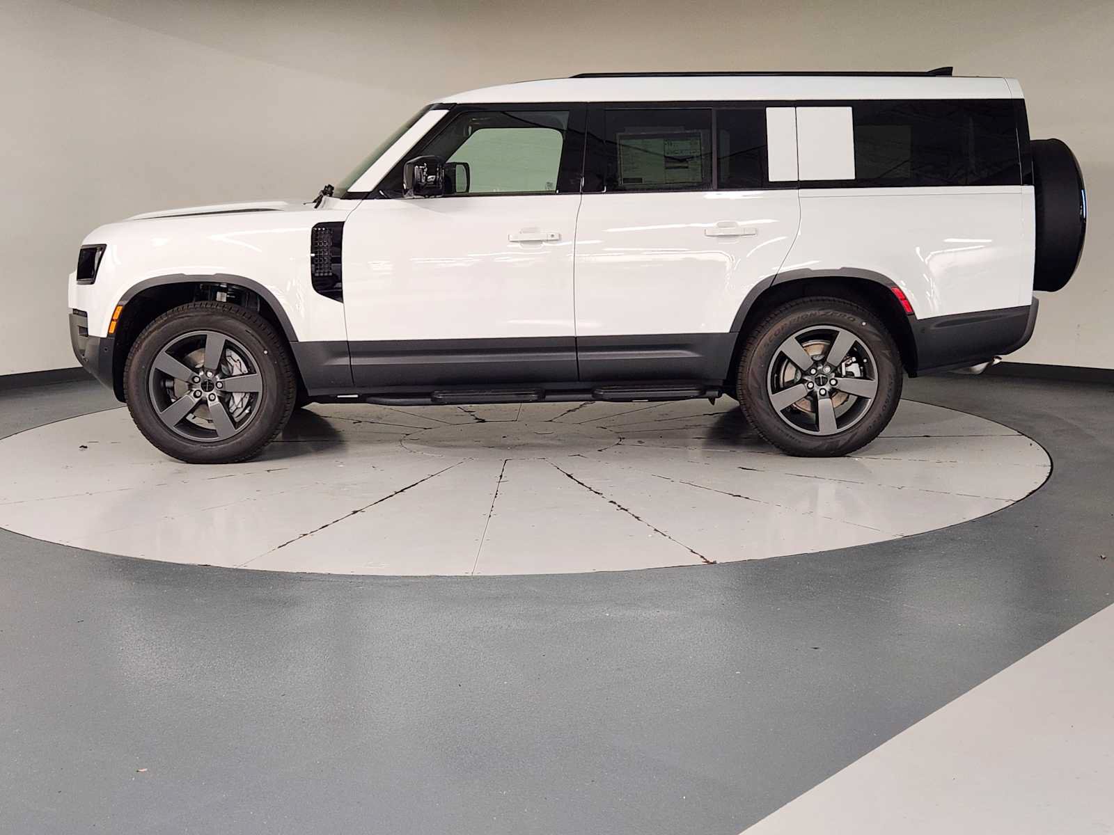 New 2026 Land Rover Defender 130 S AWD/4WD image 5