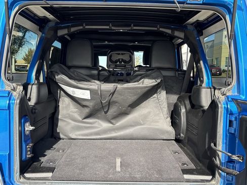 Used 2024 Jeep Wrangler Unlimited Rubicon image 25