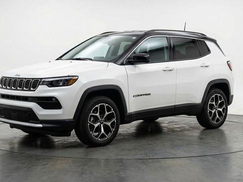 Used 2025 Jeep Compass Limited AWD/4WD image 3