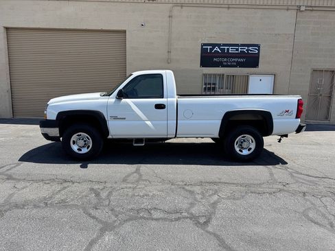 Used 2006 Chevrolet Silverado 2500 W/T w/ Heavy-Duty Power Package AWD/4WD image 5