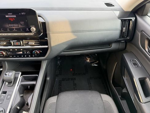 Used 2024 Nissan Pathfinder SV image 27