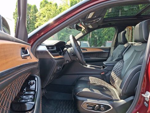 Used 2023 Jeep Grand Cherokee Summit AWD/4WD image 14
