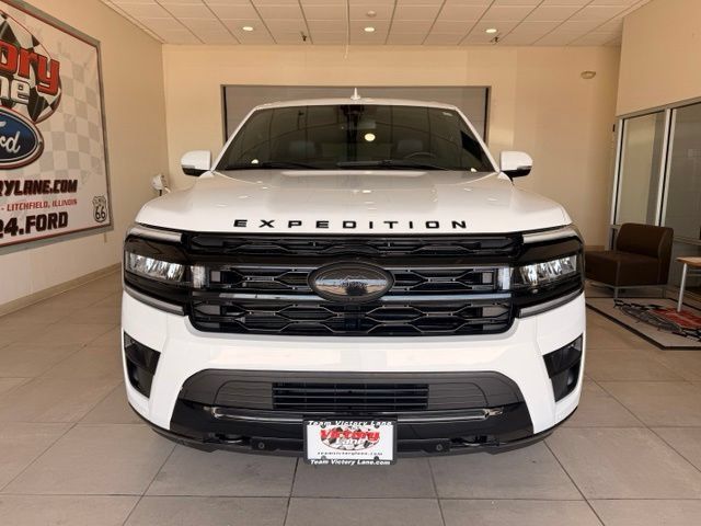 Used 2024 Ford Expedition Limited AWD/4WD image 2