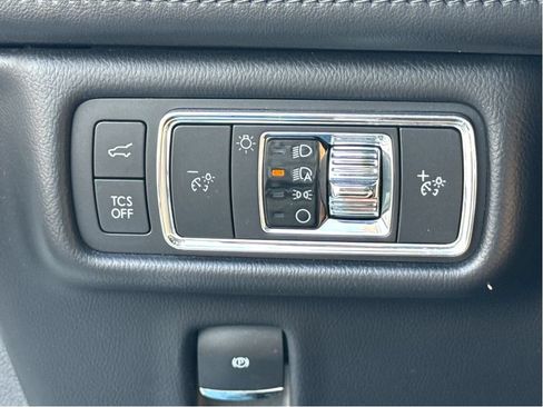 Used 2022 Lincoln Nautilus Reserve AWD/4WD image 12