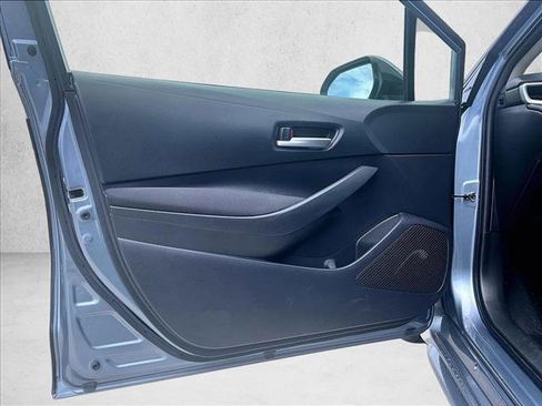 Used 2020 Toyota Corolla LE FWD image 18