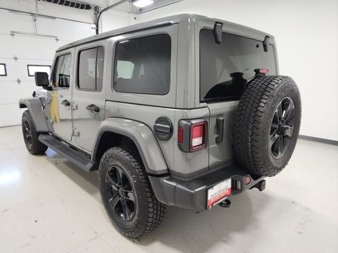Used 2022 Jeep Wrangler Unlimited Sahara AWD/4WD image 12