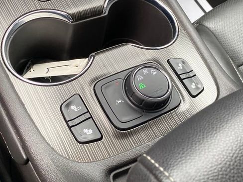 Used 2023 GMC Acadia SLT image 12