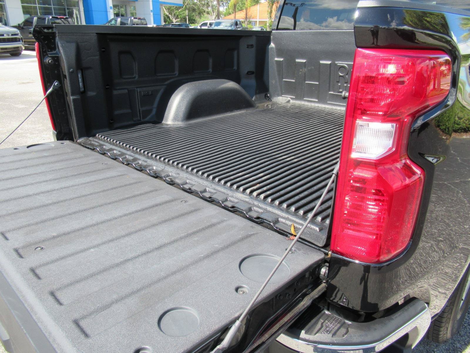 Used 2025 Chevrolet Silverado 1500 LT RWD image 10