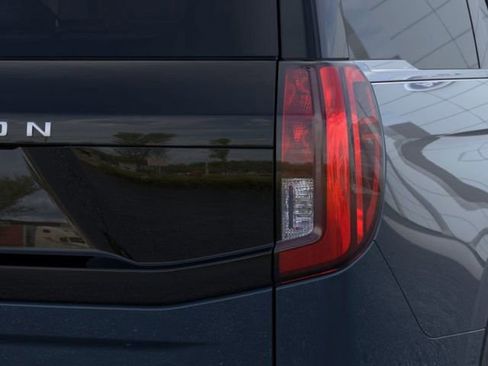 New 2025 Ford Expedition Active image 21