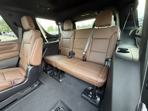 Used 2024 Chevrolet Tahoe High Country AWD/4WD image 27