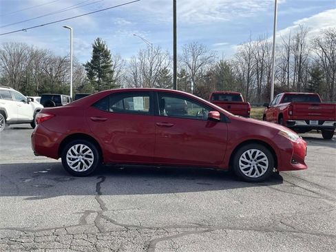 Used 2018 Toyota Corolla LE image 7