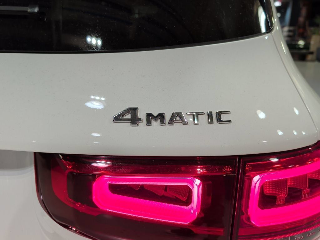 Used 2022 Mercedes-Benz GLB 250 4MATIC image 9