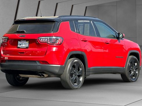 Used 2021 Jeep Compass Latitude image 4