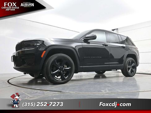 Used 2023 Jeep Grand Cherokee Altitude AWD/4WD image 18