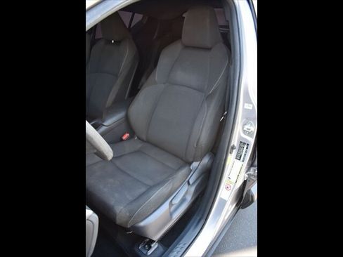 Used 2019 Toyota C-HR LE FWD image 17