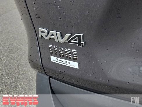 Used 2022 Toyota RAV4 XLE Premium AWD/4WD image 4