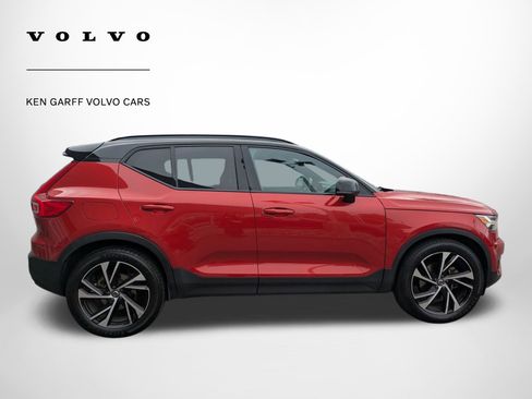 Used 2022 Volvo XC40 T5 R-Design w/ Advanced Package image 2