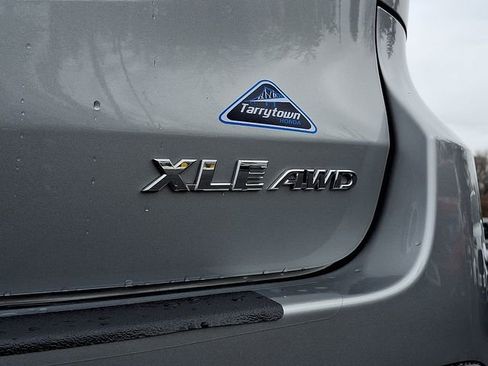 Used 2019 Toyota Highlander XLE image 32