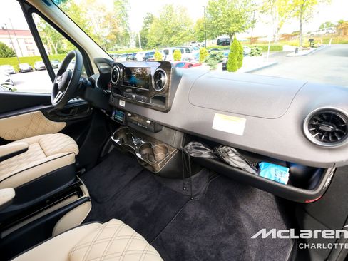 Used 2023 Mercedes-Benz Sprinter 3500 image 17