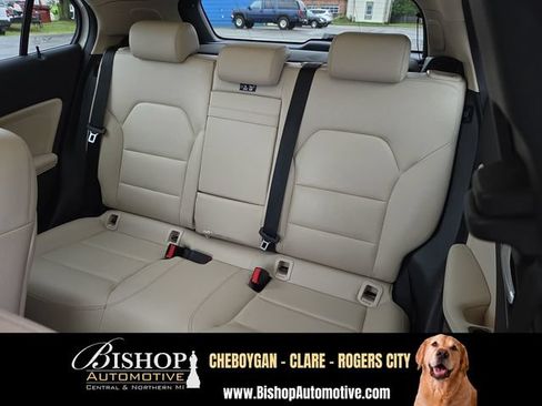 Used 2017 Mercedes-Benz GLA 250 4MATIC image 9