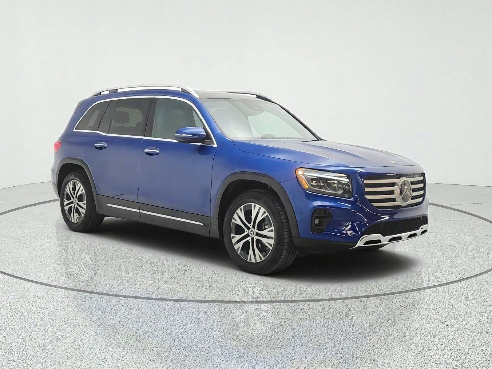 Used 2024 Mercedes-Benz GLB 250 4MATIC image 3
