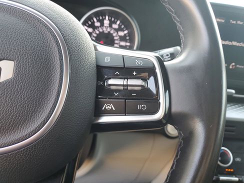 Certified 2024 Kia Carnival LX image 28