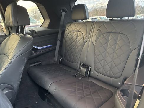 Used 2024 BMW X7 xDrive40i w/ Premium Package image 16