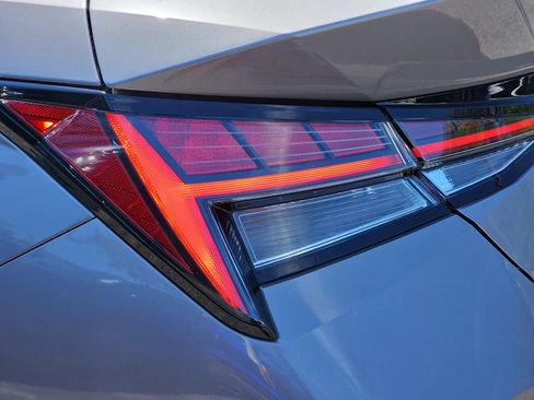 Used 2022 Hyundai Elantra Limited FWD image 41