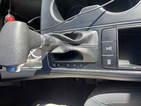 Certified 2020 Kia Sorento LX image 14