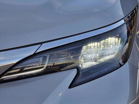 Used 2024 Toyota Sienna XLE image 10