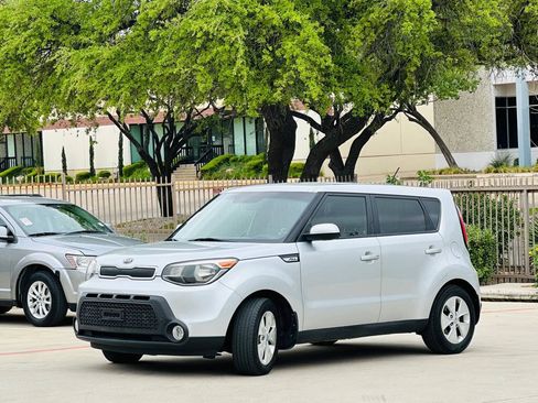 Used 2015 Kia Soul FWD image 4