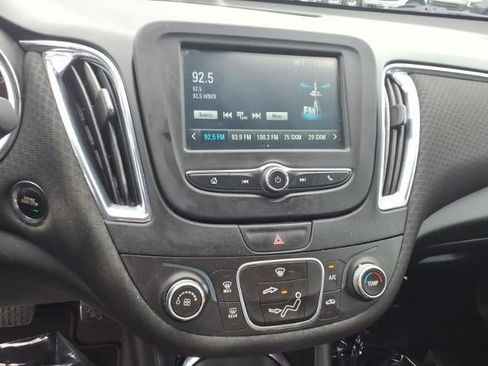 Used 2018 Chevrolet Malibu LT FWD image 11