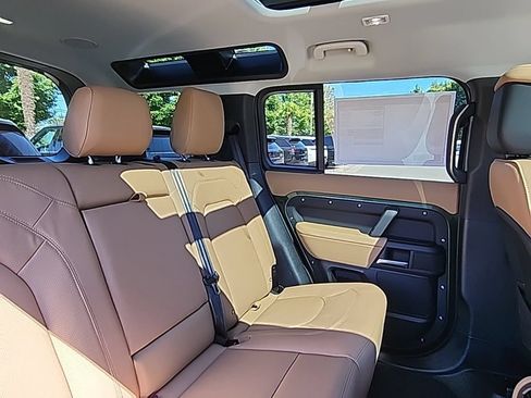 New 2026 Land Rover Defender 110 X-Dynamic SE AWD/4WD image 18