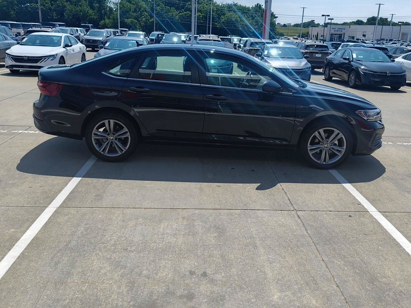 Used 2022 Volkswagen Jetta SE FWD image 6
